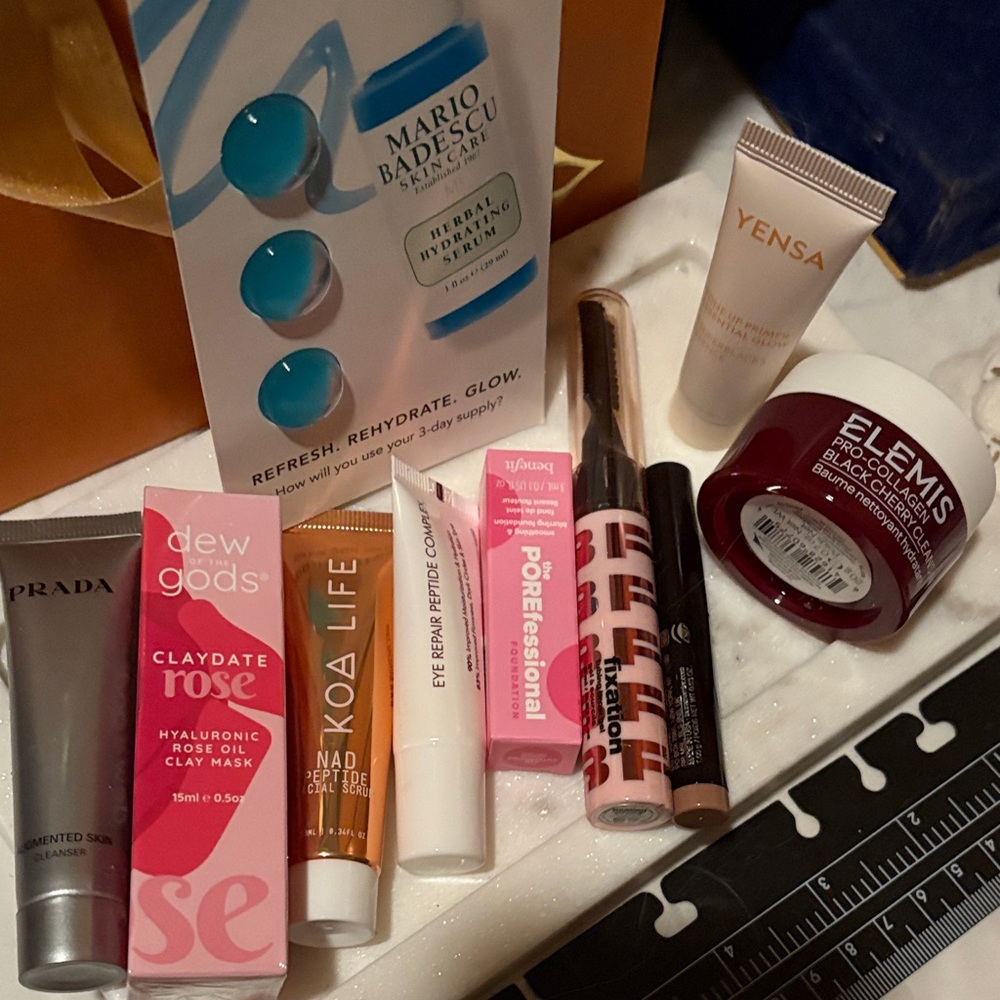 The Ultimate Luxury Beauty Discovery Collection - Picture 4 of 7